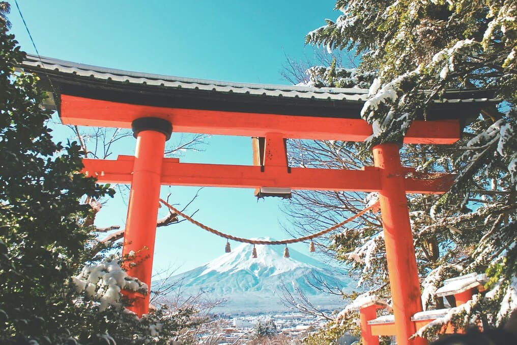 日本の冬絶景10選：雪景色が作る幻想的な世界